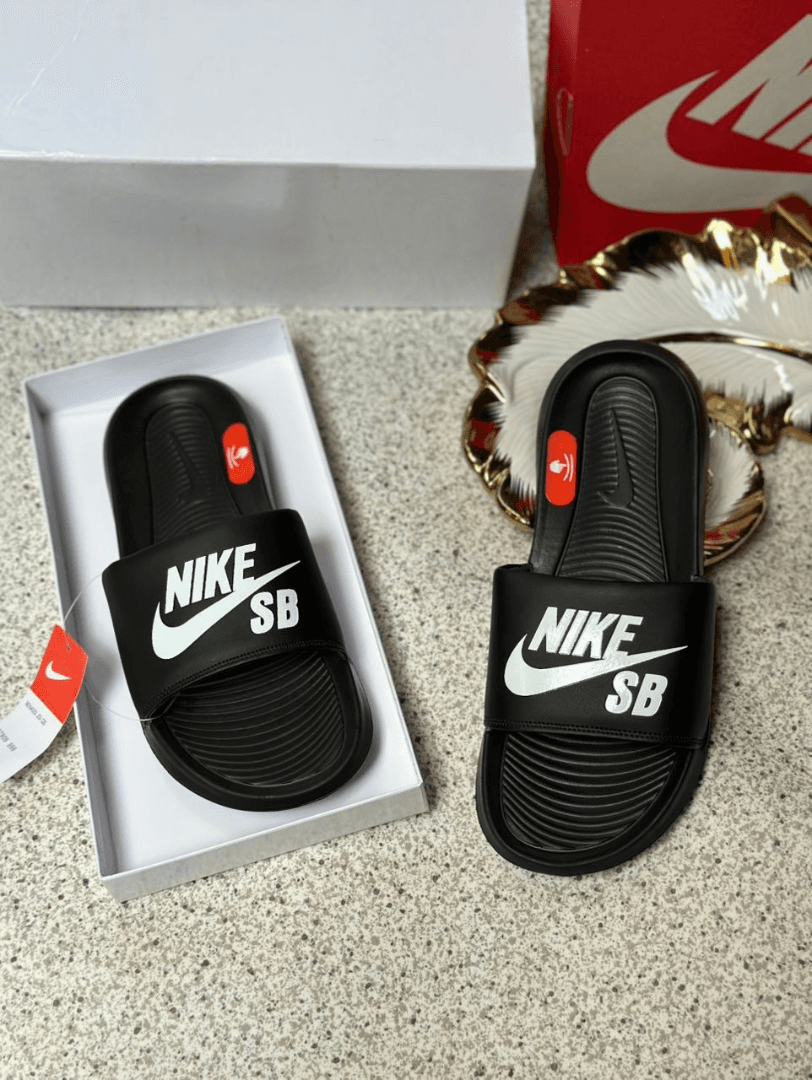 Nike Comfort & SB Slides - 3